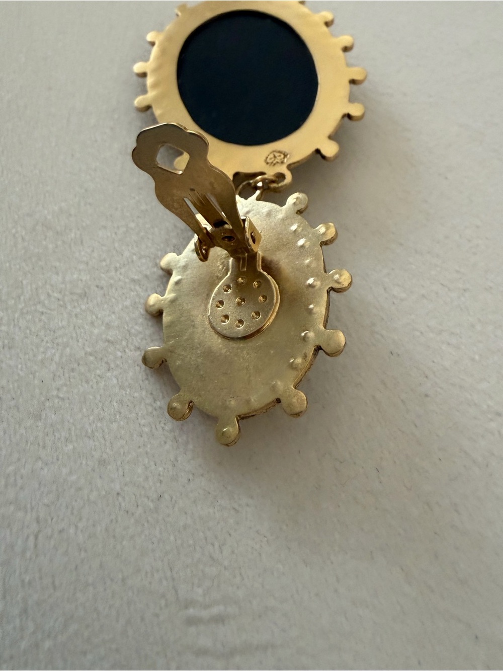 VSA-Virgin Cameo Statement Clip Earrings - Picture 7 of 7